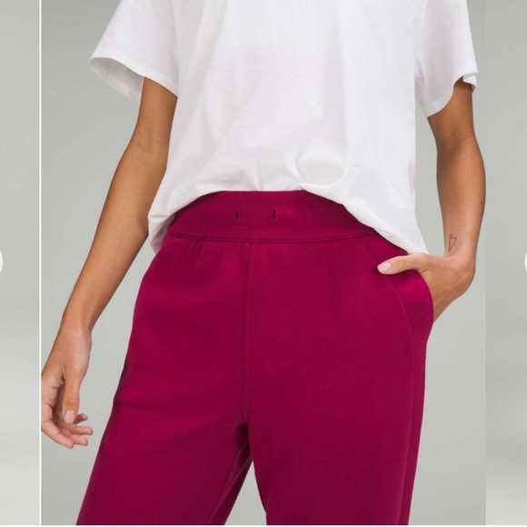Lululemon Scuba Relaxed Fit High Rise Jogger in Pomegranate Size 8 - Picture 3 of 6